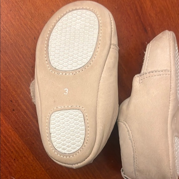 GAP Kids Cream Leather Shoes Infant 3 Unisex Boys Girls - Picture 2 of 7